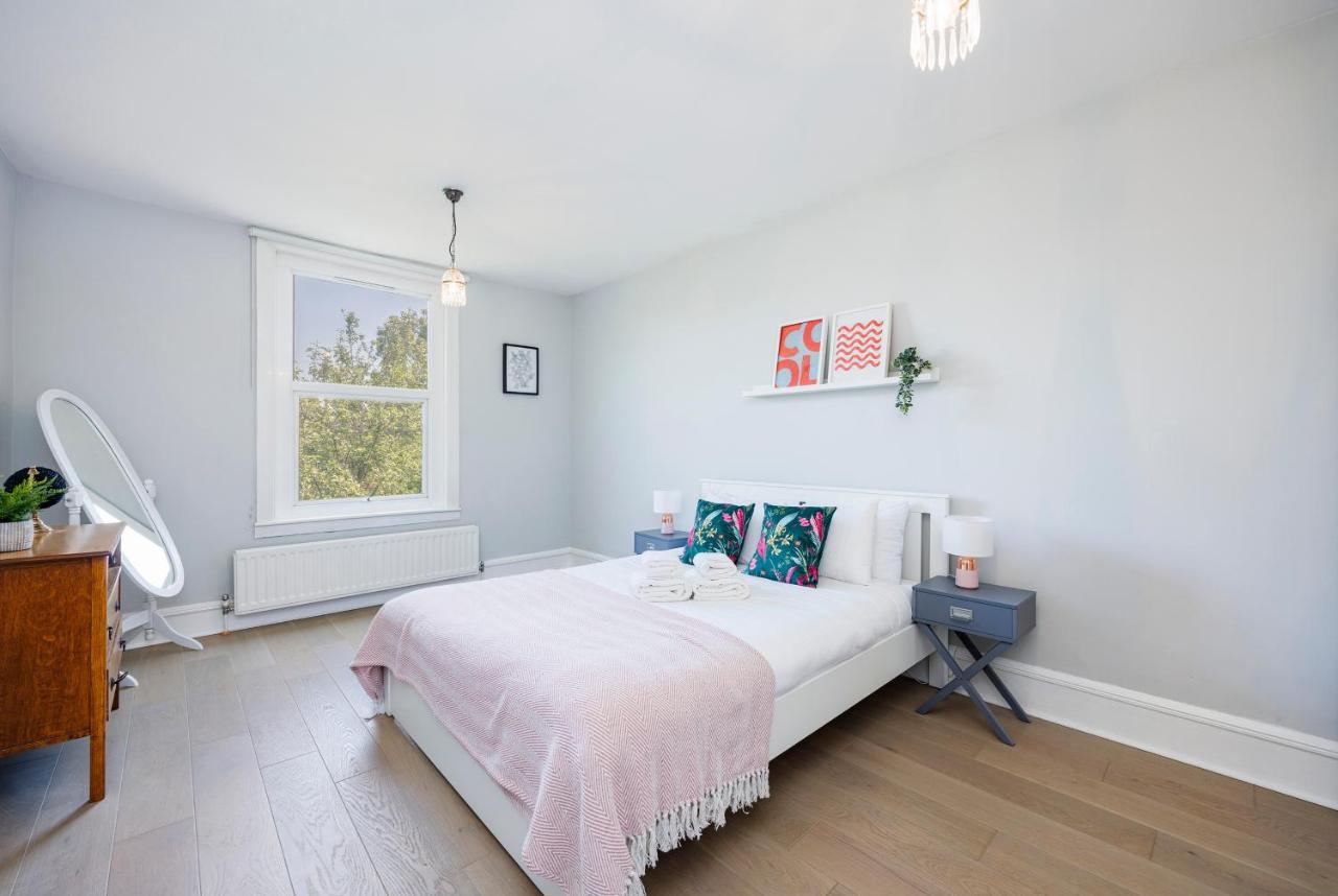 Welcomestay Colliers Wood Two Bed Apartment - Home Away From Home ลอนดอน ภายนอก รูปภาพ