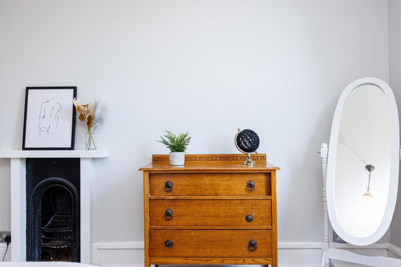Welcomestay Colliers Wood Two Bed Apartment - Home Away From Home ลอนดอน ภายนอก รูปภาพ