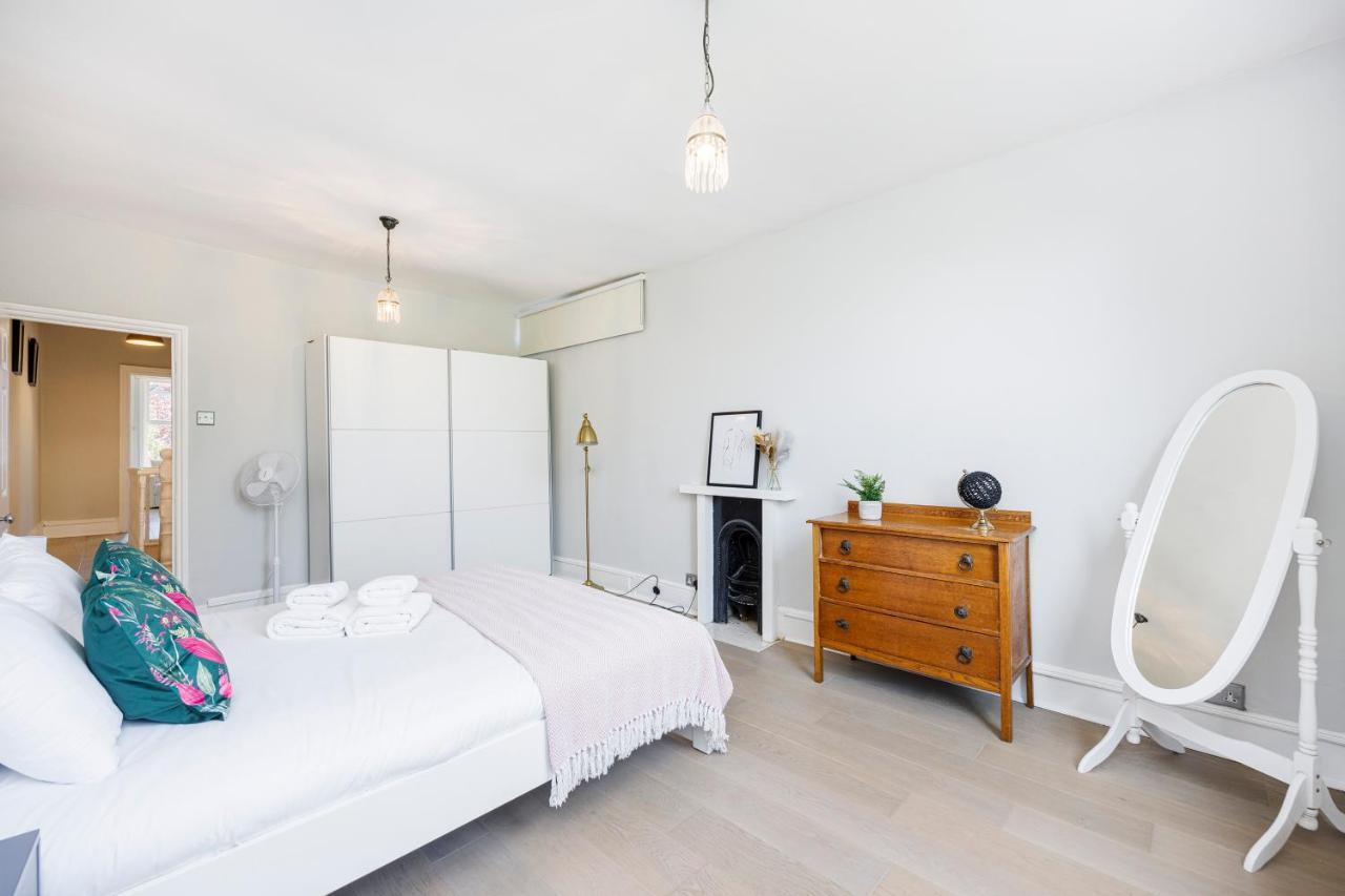 Welcomestay Colliers Wood Two Bed Apartment - Home Away From Home ลอนดอน ภายนอก รูปภาพ