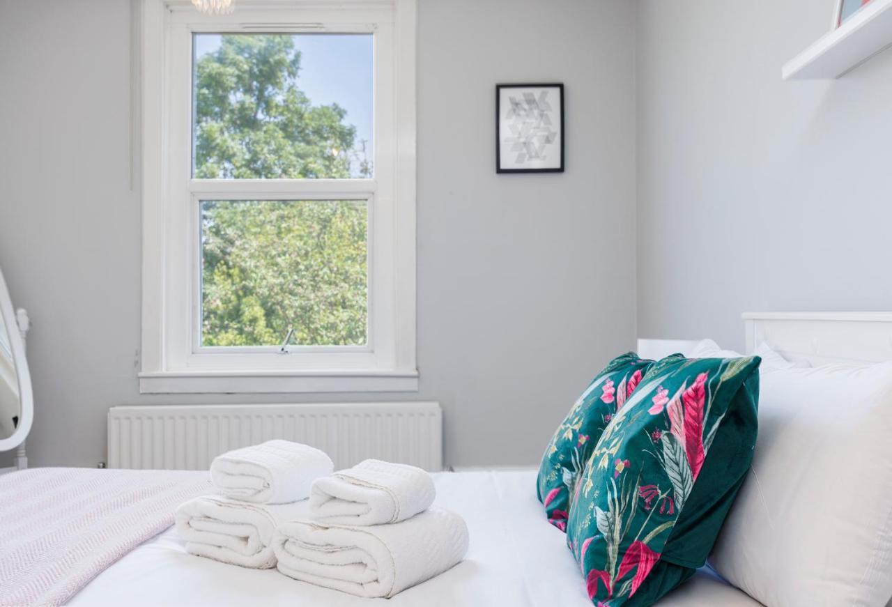 Welcomestay Colliers Wood Two Bed Apartment - Home Away From Home ลอนดอน ภายนอก รูปภาพ